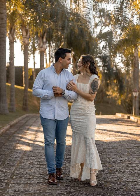 As melhores ideias e inspirações criativas de fotos de ensaio pré casamento registradas por fotógrafos profissionais de eventos da empresa Criativus Foto e Vídeo na Villa Hotel Dangelo'