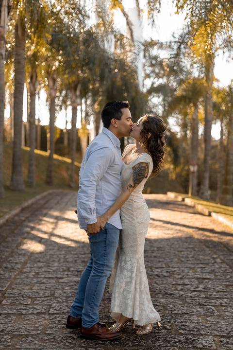 As melhores ideias e inspirações criativas de fotos de ensaio pré casamento registradas por fotógrafos profissionais de eventos da empresa Criativus Foto e Vídeo na Villa Hotel Dangelo'