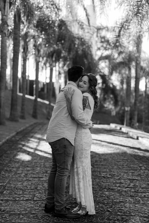 As melhores ideias e inspirações criativas de fotos de ensaio pré casamento registradas por fotógrafos profissionais de eventos da empresa Criativus Foto e Vídeo na Villa Hotel Dangelo'