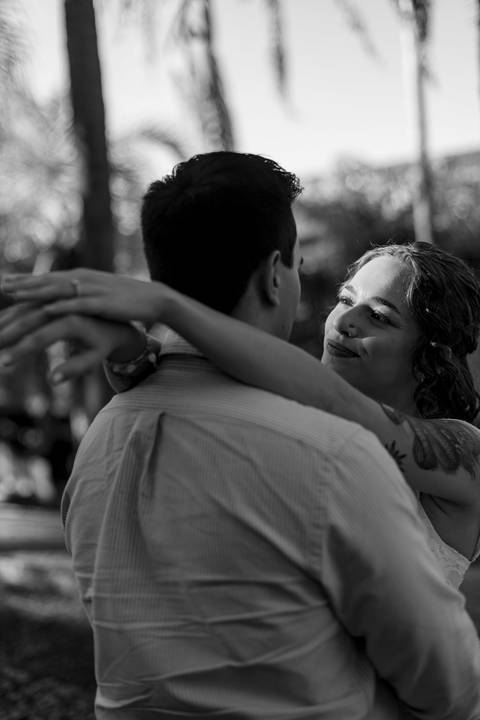 As melhores ideias e inspirações criativas de fotos de ensaio pré casamento registradas por fotógrafos profissionais de eventos da empresa Criativus Foto e Vídeo na Villa Hotel Dangelo'