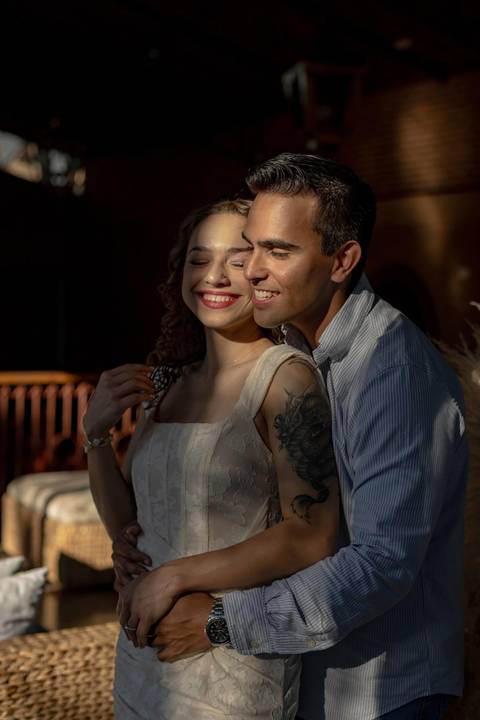 As melhores ideias e inspirações criativas de fotos de ensaio pré casamento registradas por fotógrafos profissionais de eventos da empresa Criativus Foto e Vídeo na Villa Hotel Dangelo'