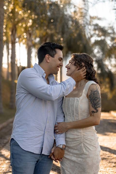 As melhores ideias e inspirações criativas de fotos de ensaio pré casamento registradas por fotógrafos profissionais de eventos da empresa Criativus Foto e Vídeo na Villa Hotel Dangelo'