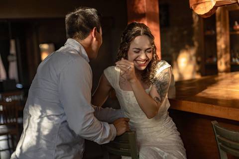 As melhores ideias e inspirações criativas de fotos de ensaio pré casamento registradas por fotógrafos profissionais de eventos da empresa Criativus Foto e Vídeo na Villa Hotel Dangelo'
