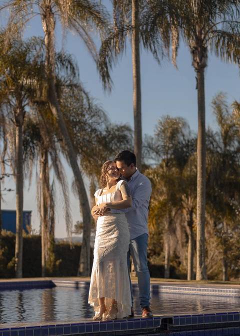 As melhores ideias e inspirações criativas de fotos de ensaio pré casamento registradas por fotógrafos profissionais de eventos da empresa Criativus Foto e Vídeo na Villa Hotel Dangelo'