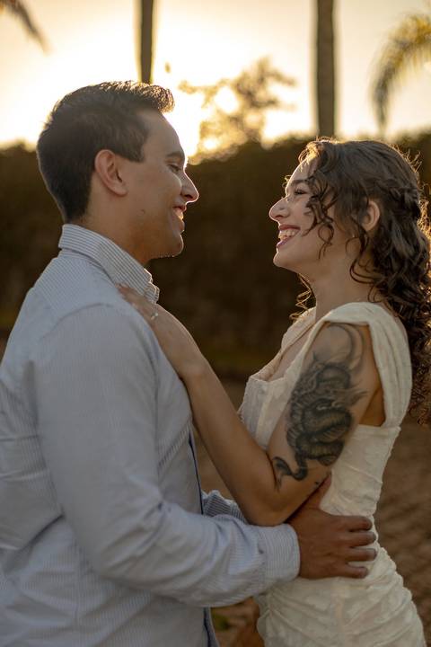 As melhores ideias e inspirações criativas de fotos de ensaio pré casamento registradas por fotógrafos profissionais de eventos da empresa Criativus Foto e Vídeo na Villa Hotel Dangelo'
