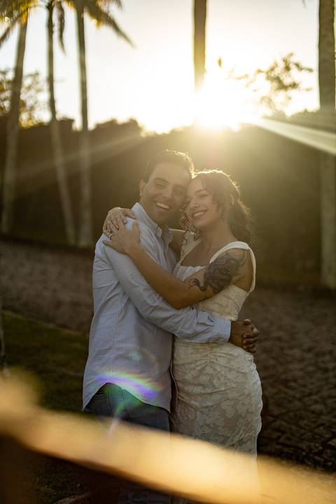 As melhores ideias e inspirações criativas de fotos de ensaio pré casamento registradas por fotógrafos profissionais de eventos da empresa Criativus Foto e Vídeo na Villa Hotel Dangelo'