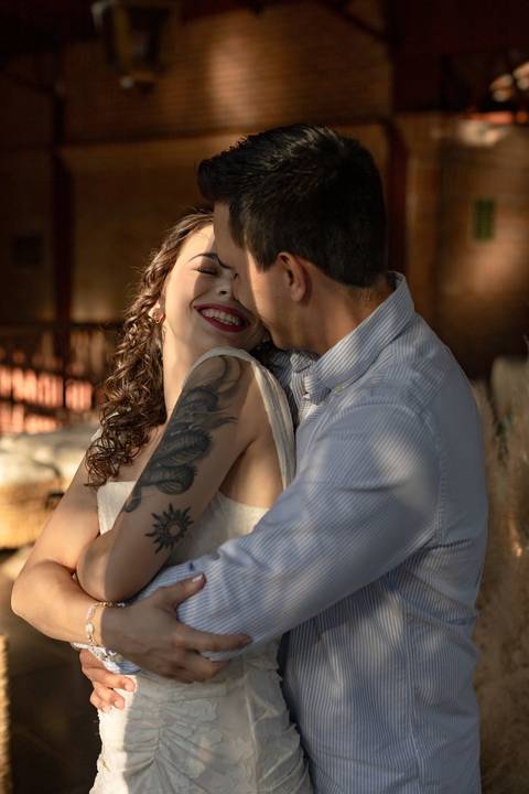 As melhores ideias e inspirações criativas de fotos de ensaio pré casamento registradas por fotógrafos profissionais de eventos da empresa Criativus Foto e Vídeo na Villa Hotel Dangelo'