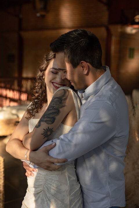 As melhores ideias e inspirações criativas de fotos de ensaio pré casamento registradas por fotógrafos profissionais de eventos da empresa Criativus Foto e Vídeo na Villa Hotel Dangelo'