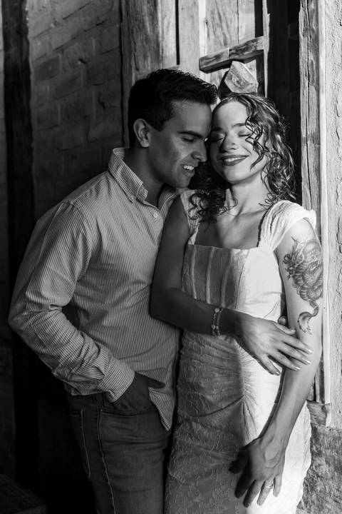 As melhores ideias e inspirações criativas de fotos de ensaio pré casamento registradas por fotógrafos profissionais de eventos da empresa Criativus Foto e Vídeo na Villa Hotel Dangelo'