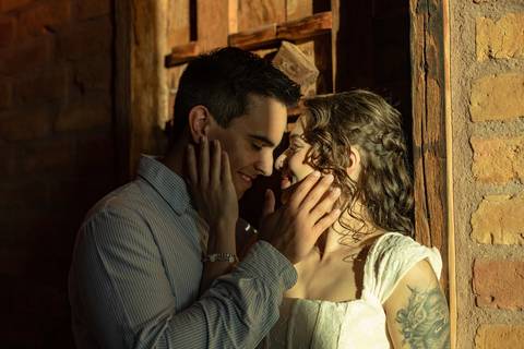 As melhores ideias e inspirações criativas de fotos de ensaio pré casamento registradas por fotógrafos profissionais de eventos da empresa Criativus Foto e Vídeo na Villa Hotel Dangelo'