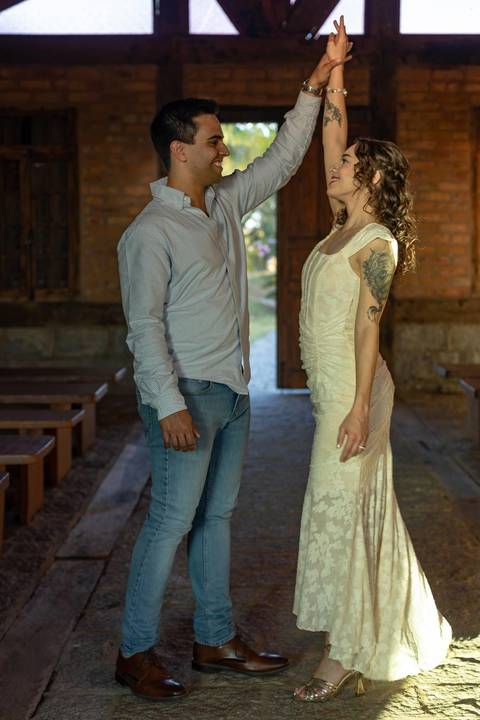 As melhores ideias e inspirações criativas de fotos de ensaio pré casamento registradas por fotógrafos profissionais de eventos da empresa Criativus Foto e Vídeo na Villa Hotel Dangelo'