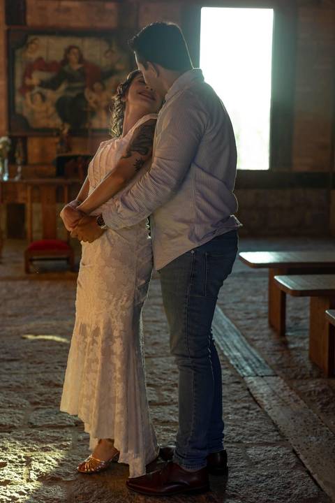 As melhores ideias e inspirações criativas de fotos de ensaio pré casamento registradas por fotógrafos profissionais de eventos da empresa Criativus Foto e Vídeo na Villa Hotel Dangelo'