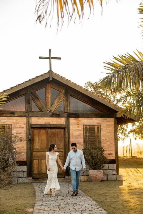 As melhores ideias e inspirações criativas de fotos de ensaio pré casamento registradas por fotógrafos profissionais de eventos da empresa Criativus Foto e Vídeo na Villa Hotel Dangelo'