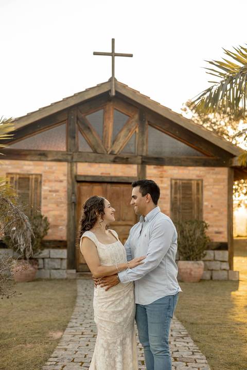 As melhores ideias e inspirações criativas de fotos de ensaio pré casamento registradas por fotógrafos profissionais de eventos da empresa Criativus Foto e Vídeo na Villa Hotel Dangelo'