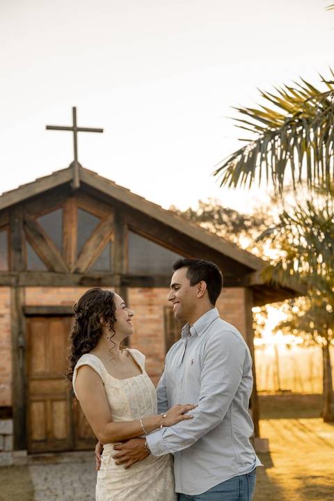 As melhores ideias e inspirações criativas de fotos de ensaio pré casamento registradas por fotógrafos profissionais de eventos da empresa Criativus Foto e Vídeo na Villa Hotel Dangelo'