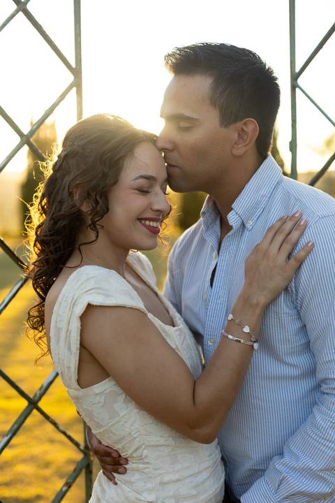 As melhores ideias e inspirações criativas de fotos de ensaio pré casamento registradas por fotógrafos profissionais de eventos da empresa Criativus Foto e Vídeo na Villa Hotel Dangelo'