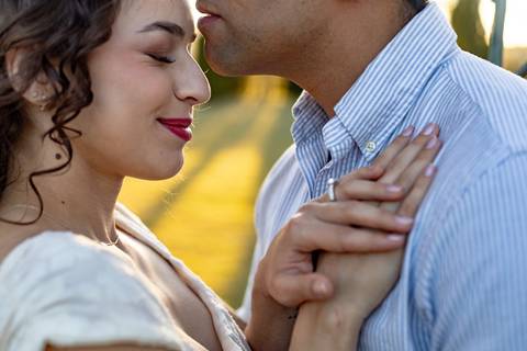 As melhores ideias e inspirações criativas de fotos de ensaio pré casamento registradas por fotógrafos profissionais de eventos da empresa Criativus Foto e Vídeo na Villa Hotel Dangelo'