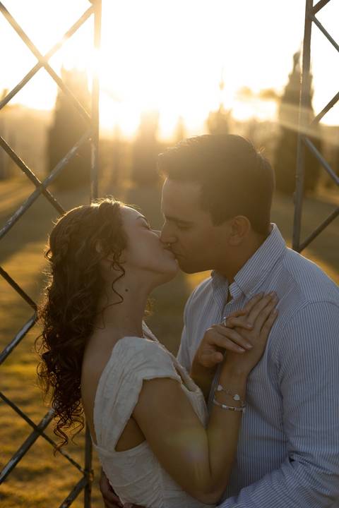 As melhores ideias e inspirações criativas de fotos de ensaio pré casamento registradas por fotógrafos profissionais de eventos da empresa Criativus Foto e Vídeo na Villa Hotel Dangelo'