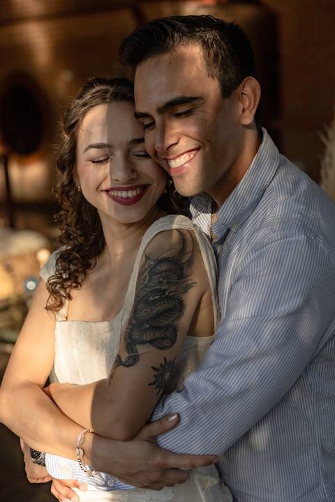 As melhores ideias e inspirações criativas de fotos de ensaio pré casamento registradas por fotógrafos profissionais de eventos da empresa Criativus Foto e Vídeo na Villa Hotel Dangelo'