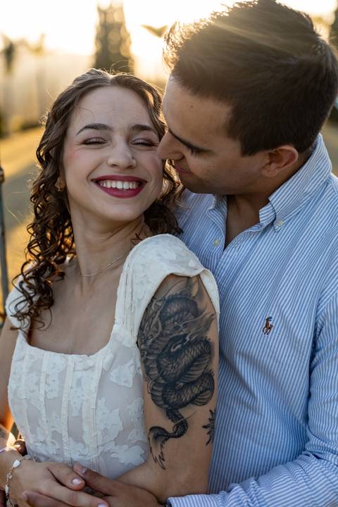 As melhores ideias e inspirações criativas de fotos de ensaio pré casamento registradas por fotógrafos profissionais de eventos da empresa Criativus Foto e Vídeo na Villa Hotel Dangelo'