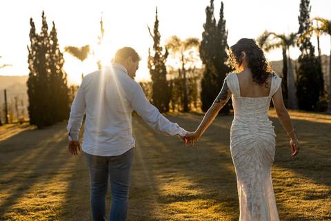 As melhores ideias e inspirações criativas de fotos de ensaio pré casamento registradas por fotógrafos profissionais de eventos da empresa Criativus Foto e Vídeo na Villa Hotel Dangelo'