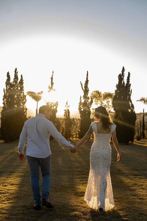 As melhores ideias e inspirações criativas de fotos de ensaio pré casamento registradas por fotógrafos profissionais de eventos da empresa Criativus Foto e Vídeo na Villa Hotel Dangelo'