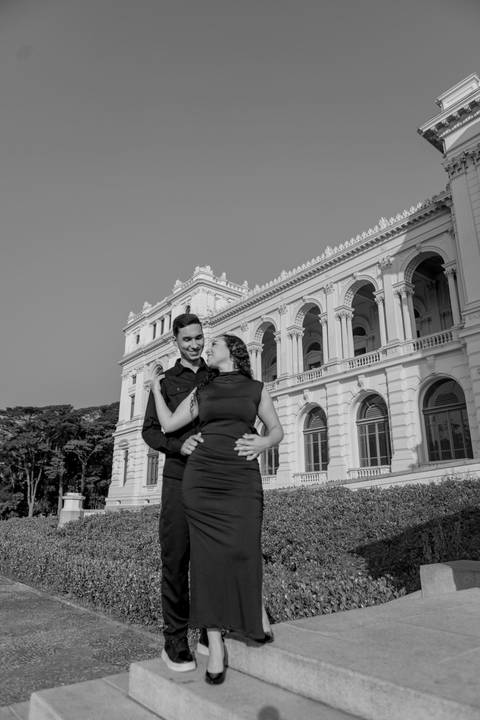 As melhores ideias e inspirações criativas de fotos de ensaio pré casamento registradas por fotógrafos profissionais de eventos da empresa Criativus Foto e Vídeo no Museu do Ipiranga - SP'