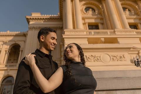 As melhores ideias e inspirações criativas de fotos de ensaio pré casamento registradas por fotógrafos profissionais de eventos da empresa Criativus Foto e Vídeo no Museu do Ipiranga - SP'