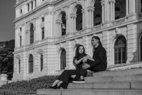 As melhores ideias e inspirações criativas de fotos de ensaio pré casamento registradas por fotógrafos profissionais de eventos da empresa Criativus Foto e Vídeo no Museu do Ipiranga - SP'