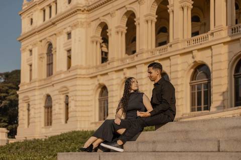 As melhores ideias e inspirações criativas de fotos de ensaio pré casamento registradas por fotógrafos profissionais de eventos da empresa Criativus Foto e Vídeo no Museu do Ipiranga - SP'