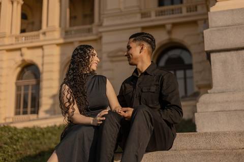 As melhores ideias e inspirações criativas de fotos de ensaio pré casamento registradas por fotógrafos profissionais de eventos da empresa Criativus Foto e Vídeo no Museu do Ipiranga - SP'