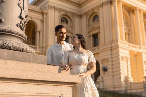 As melhores ideias e inspirações criativas de fotos de ensaio pré casamento registradas por fotógrafos profissionais de eventos da empresa Criativus Foto e Vídeo no Museu do Ipiranga - SP'
