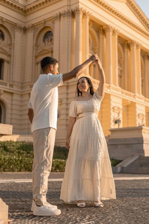 As melhores ideias e inspirações criativas de fotos de ensaio pré casamento registradas por fotógrafos profissionais de eventos da empresa Criativus Foto e Vídeo no Museu do Ipiranga - SP'