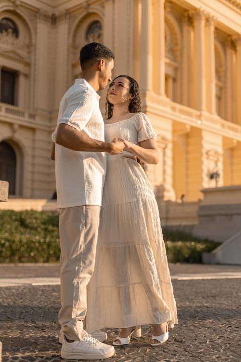 As melhores ideias e inspirações criativas de fotos de ensaio pré casamento registradas por fotógrafos profissionais de eventos da empresa Criativus Foto e Vídeo no Museu do Ipiranga - SP'