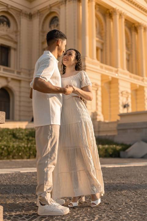As melhores ideias e inspirações criativas de fotos de ensaio pré casamento registradas por fotógrafos profissionais de eventos da empresa Criativus Foto e Vídeo no Museu do Ipiranga - SP'