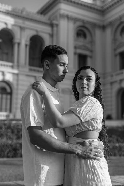 As melhores ideias e inspirações criativas de fotos de ensaio pré casamento registradas por fotógrafos profissionais de eventos da empresa Criativus Foto e Vídeo no Museu do Ipiranga - SPAs melhores ideias e inspirações criativas de fotos de ensaio pré ca'