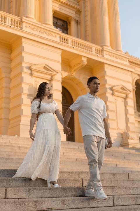 As melhores ideias e inspirações criativas de fotos de ensaio pré casamento registradas por fotógrafos profissionais de eventos da empresa Criativus Foto e Vídeo no Museu do Ipiranga - SP'