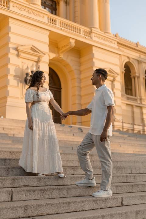 As melhores ideias e inspirações criativas de fotos de ensaio pré casamento registradas por fotógrafos profissionais de eventos da empresa Criativus Foto e Vídeo no Museu do Ipiranga - SP'