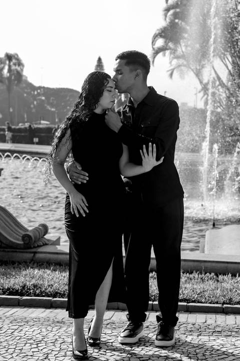 As melhores ideias e inspirações criativas de fotos de ensaio pré casamento registradas por fotógrafos profissionais de eventos da empresa Criativus Foto e Vídeo no Museu do Ipiranga - SP'
