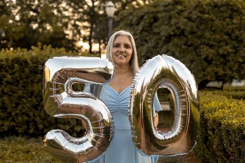 As melhores ideias e inspirações criativas de fotos de ensaio de 50 anos registradas por fotógrafos profissionais de eventos da empresa Criativus Foto e Vídeo no Museu do Ipiranga'