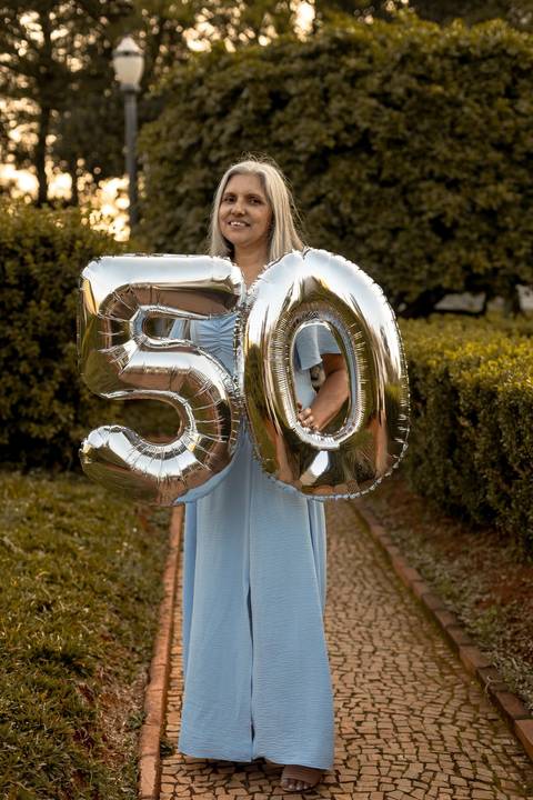 As melhores ideias e inspirações criativas de fotos de ensaio de 50 anos registradas por fotógrafos profissionais de eventos da empresa Criativus Foto e Vídeo no Museu do Ipiranga'
