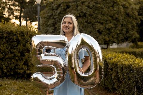 As melhores ideias e inspirações criativas de fotos de ensaio de 50 anos registradas por fotógrafos profissionais de eventos da empresa Criativus Foto e Vídeo no Museu do Ipiranga'