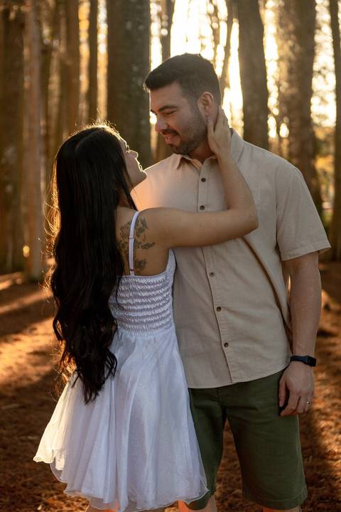 As melhores ideias e inspirações criativas de fotos de ensaio pré casamento registradas por fotógrafos profissionais de eventos da empresa Criativus Foto e Vídeo no Academia Gaviões e Horto Florestal'
