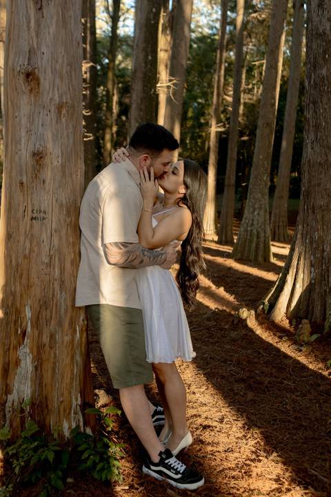 As melhores ideias e inspirações criativas de fotos de ensaio pré casamento registradas por fotógrafos profissionais de eventos da empresa Criativus Foto e Vídeo no Academia Gaviões e Horto Florestal'