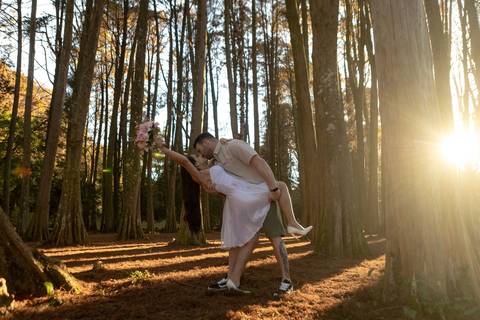 As melhores ideias e inspirações criativas de fotos de ensaio pré casamento registradas por fotógrafos profissionais de eventos da empresa Criativus Foto e Vídeo no Academia Gaviões e Horto Florestal'