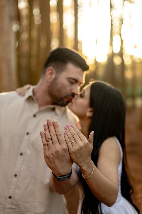 As melhores ideias e inspirações criativas de fotos de ensaio pré casamento registradas por fotógrafos profissionais de eventos da empresa Criativus Foto e Vídeo no Academia Gaviões e Horto Florestal'