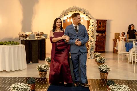 As melhores ideias e inspirações criativas de fotos de casamento registradas por fotógrafos profissionais de eventos da empresa Criativus Foto e Vídeo no Buffet Uriel'