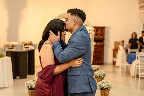 As melhores ideias e inspirações criativas de fotos de casamento registradas por fotógrafos profissionais de eventos da empresa Criativus Foto e Vídeo no Buffet Uriel'