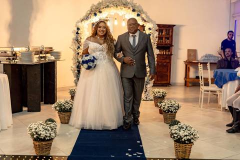 As melhores ideias e inspirações criativas de fotos de casamento registradas por fotógrafos profissionais de eventos da empresa Criativus Foto e Vídeo no Buffet Uriel'