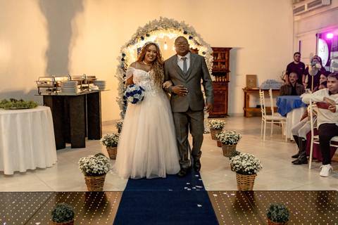 As melhores ideias e inspirações criativas de fotos de casamento registradas por fotógrafos profissionais de eventos da empresa Criativus Foto e Vídeo no Buffet Uriel'